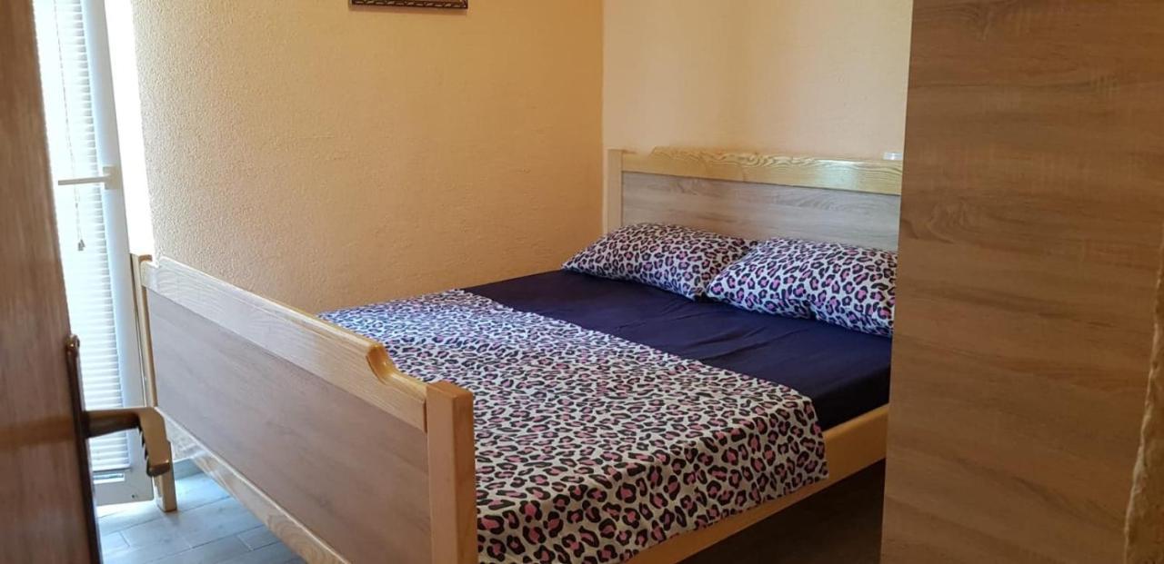 Srecko Apartman Rogoznica  Eksteriør bilde